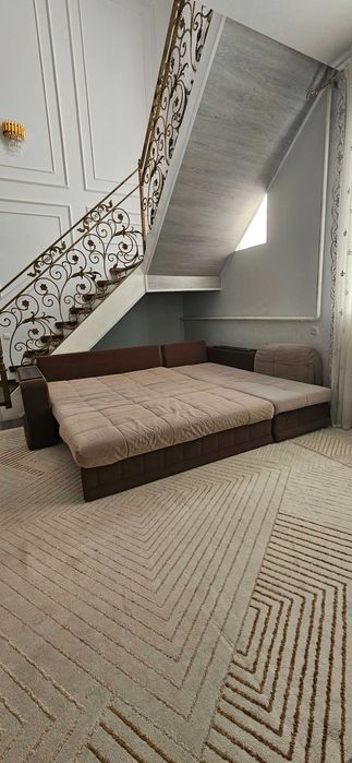 Диван-кровать почти новый