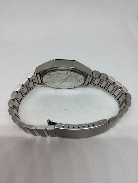 Електронен часовник Правец Кварц XI конгрес БКП Made in Bulgaria 1976