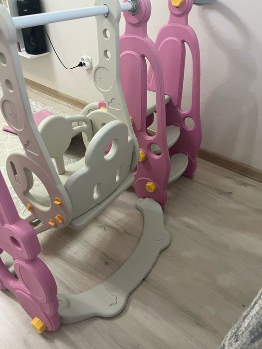 Продам десткую горку качелю