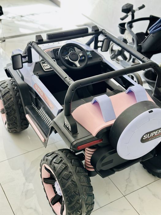 Детская машина на пульте