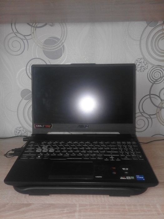 Продам ноутбук почти новый.