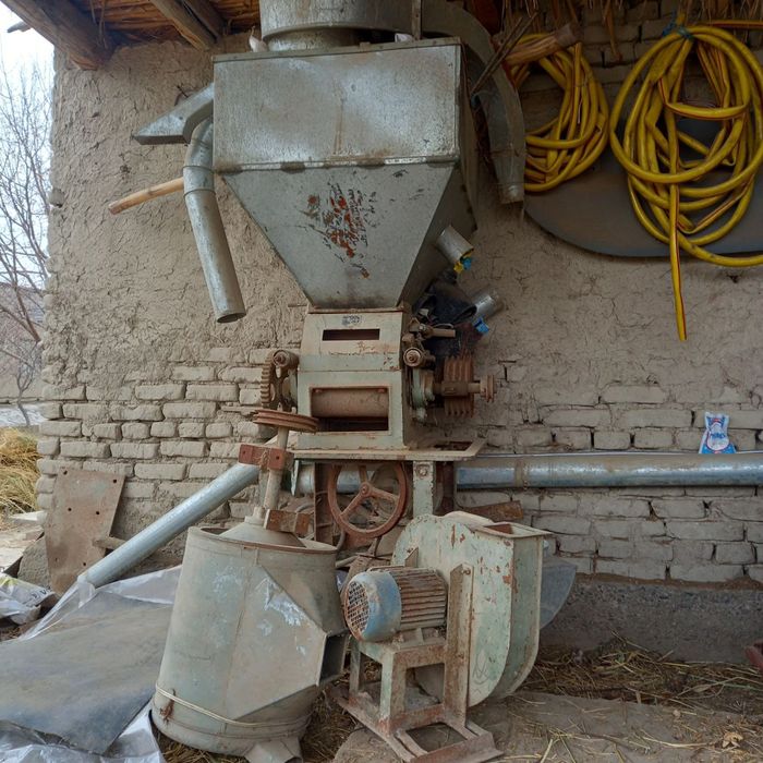 Тегирмон 30талик. Мотор 7.5кват 1500 аборот сотилади. Олот тумани