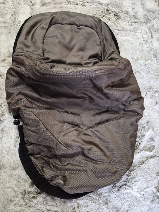 Зимно чувалче за количка Maxi Cosi. Без забележки.
Може да се закачи и