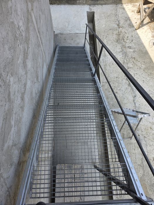 Scari zincate exterior facem modele diferite