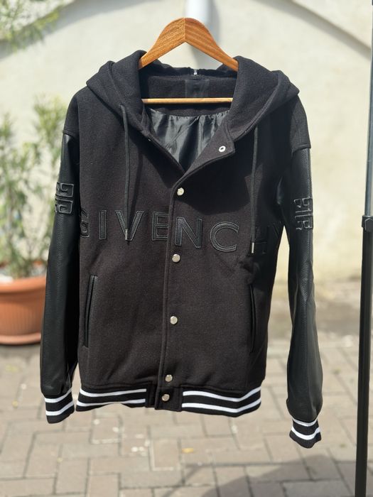 Jacketa Givenchy
