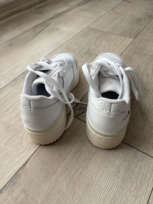 Бели маратонки Адидас