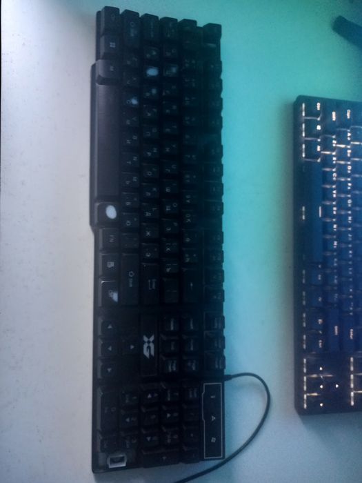 Продам клавиатуру