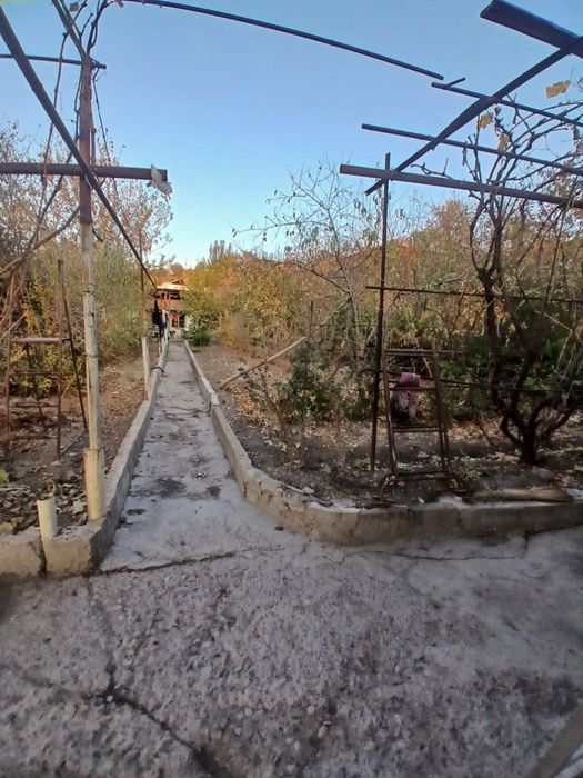 Уй сотилади.Ховли, 6 хона. Нархи келишилади!