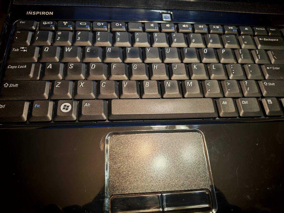 Лаптоп DELL Inspiron 1545 в добро техническо състояние.