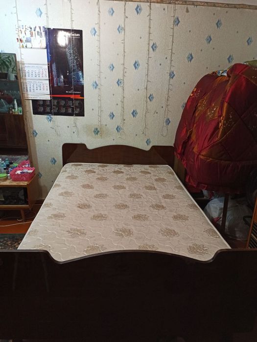 Кровать двухместная из добротного дерева