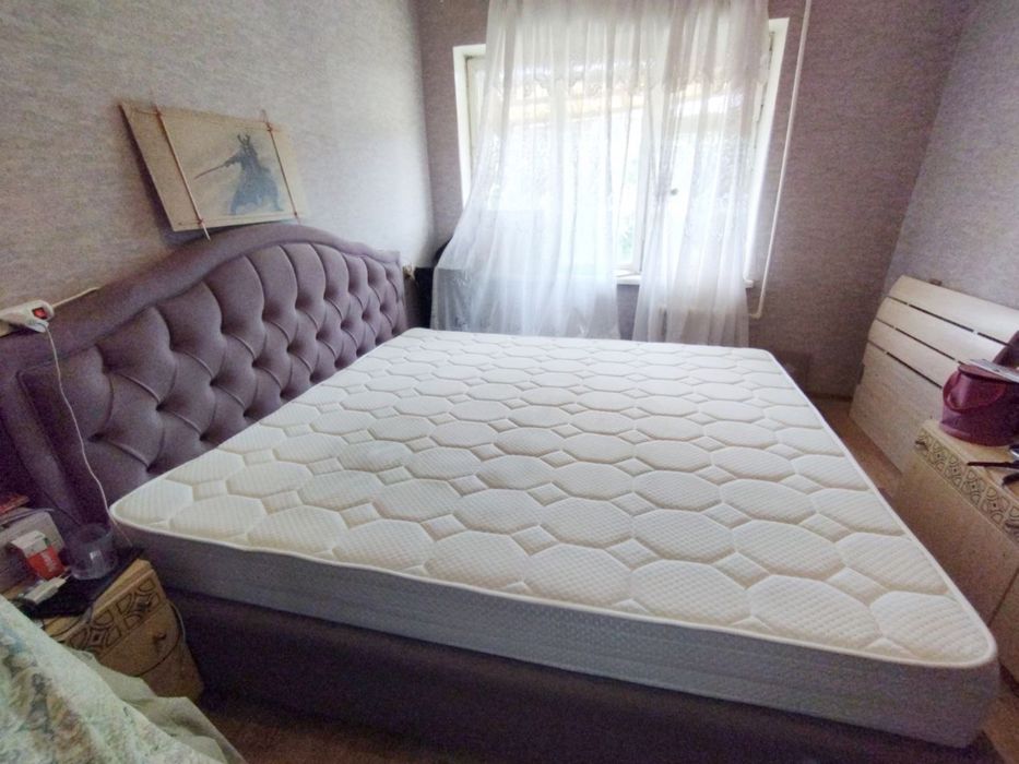 Двуспальная кровать