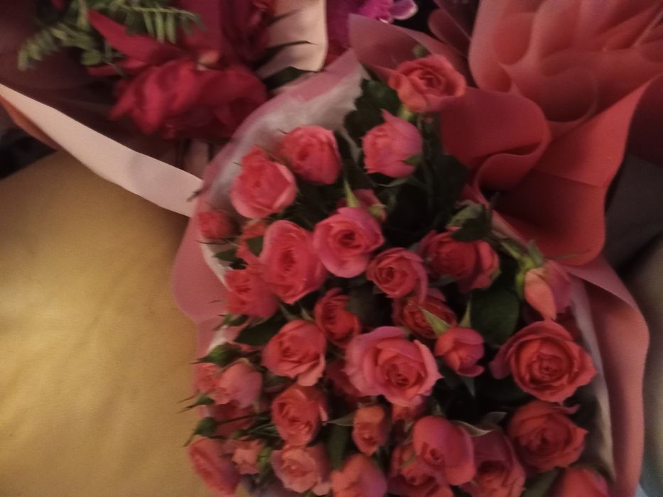 Букет маленьких роз не вялые