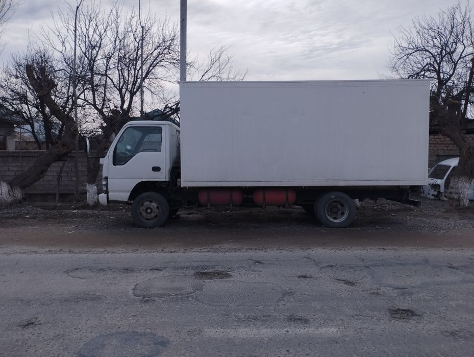 Isuzu NQR71 6 ta balon yangi akumliyatr yangi