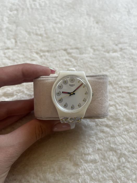 Бял часовник на Swatch