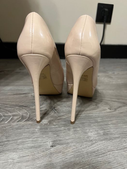 Нови токчета бежови