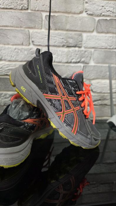 Оригинальные кроссы ASICS