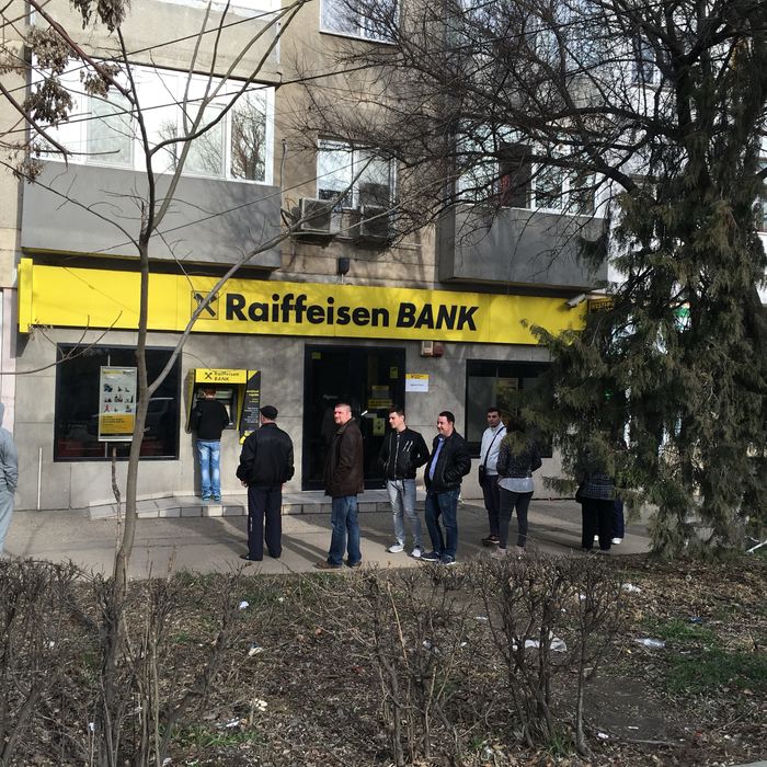 Inchiriez spatiu comercial zona CET bl Aurel vlaicu 92