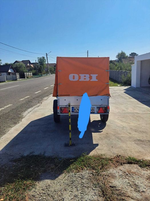 Remorca pe o axa inchisa cu prelata