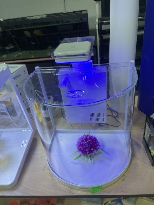 Продается заводской аквариум на 16л