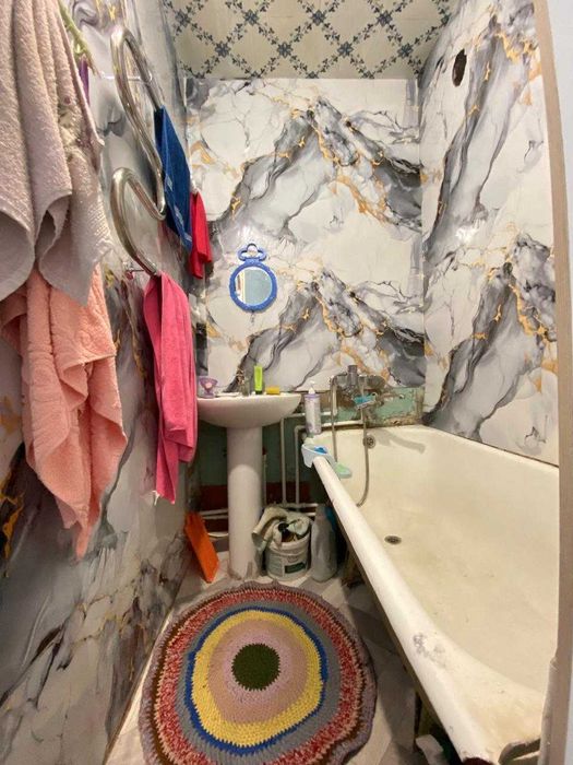 продаю 3 комнатную в 15 микрорайоне