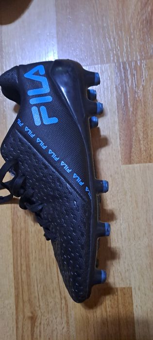 Adidasi de fotbal cu crampoane