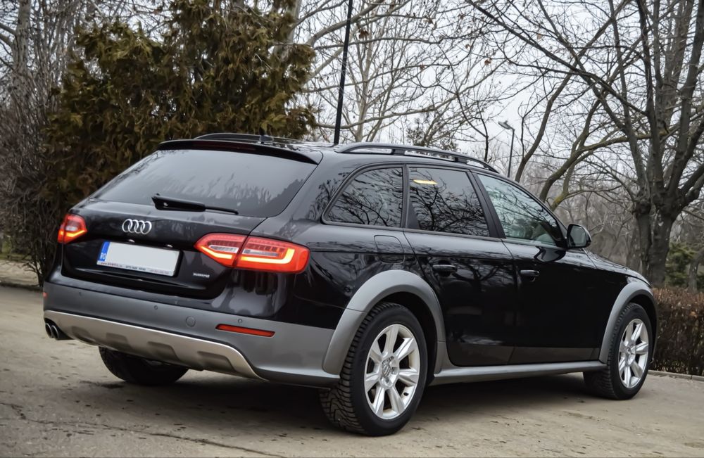 Audi A4 Allroad Quattro, 2.0 TDI 190 CP, Faruri LED + Bi-Xenon
