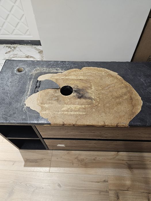 Шкаф подвесной в ванную комнату