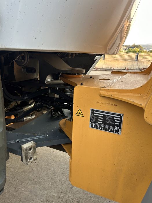 Incarctor frontal LIEBHERR 524
