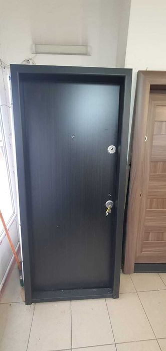 Usa MEGa DOOR pretabila la situatiile pe colt sau intre pereti fara pr