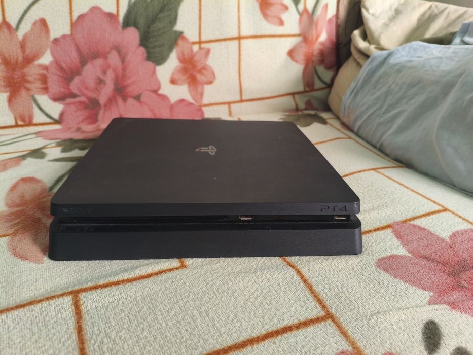 PS4 по факту новый ,пользовался от силы месяц