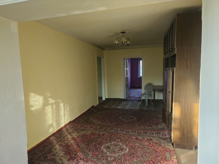 Продаётся 2х комнатная квартира рядом Эко Базар (метро Беруний]