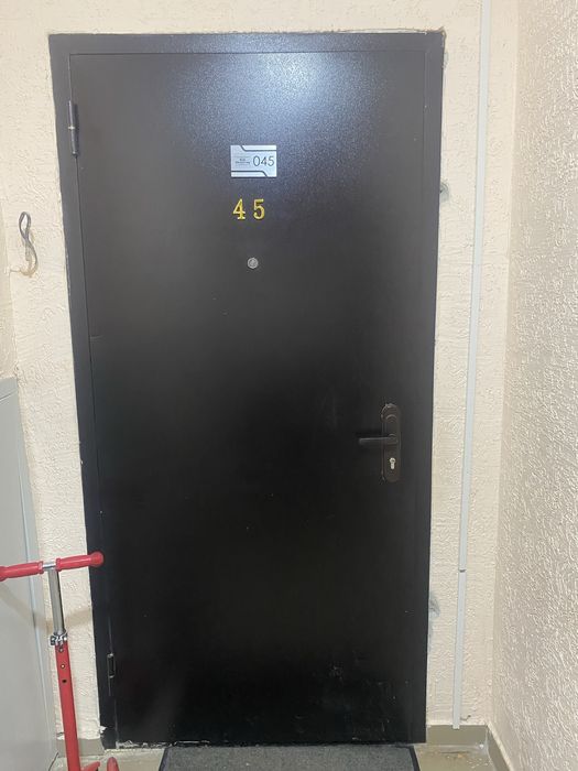 Продам входную дверь б/у