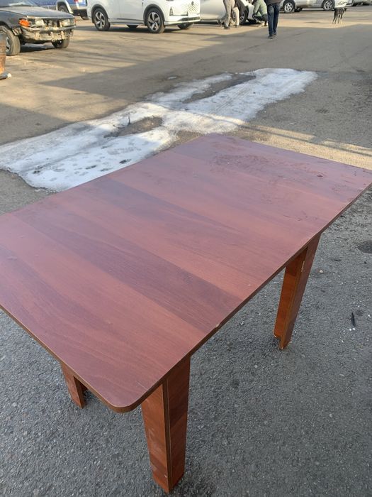 Стол для кухни и столовой