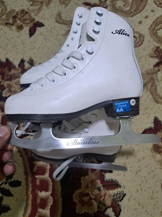 Фигурные коньки продам