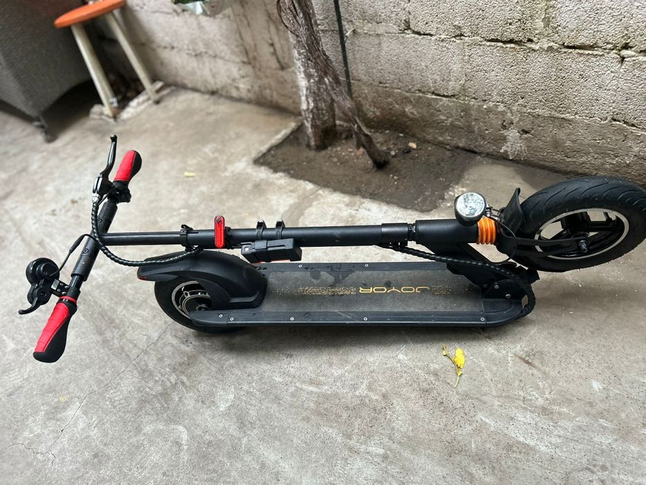 Vând trotineta electrica joyor