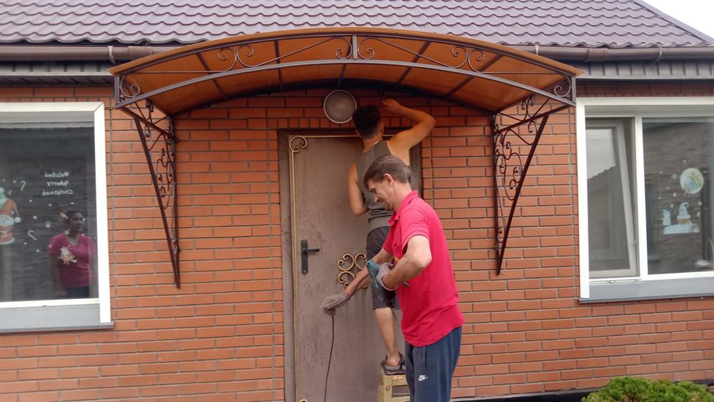 Навесы  козырьки  под ключ