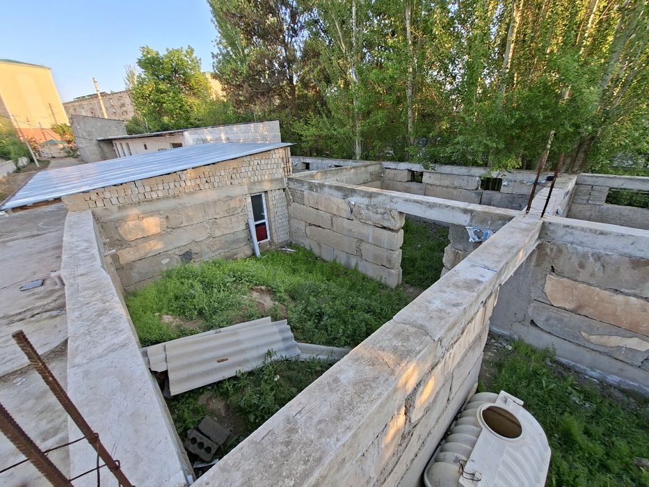 Noturar bino sotiladi