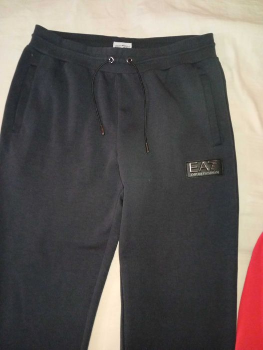 EA7 Emporio Armani Hanorac & Pantaloni Trening masura L 100% Originali
