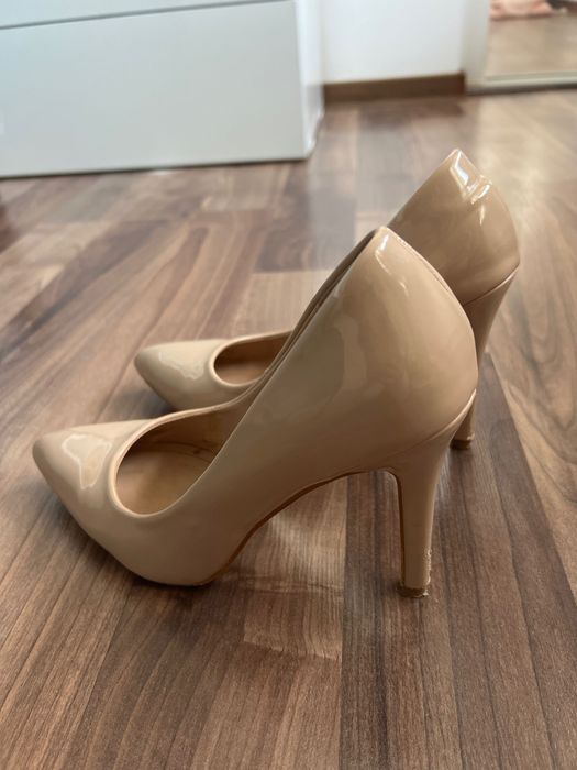 Pantofi damă stiletto crem lucioși