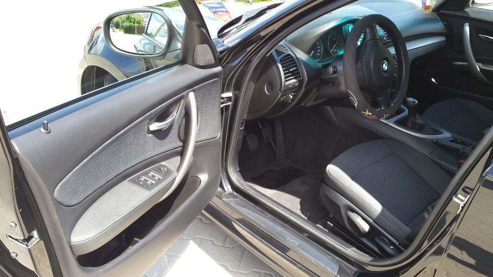 Vând BMW 116d an 2010, model din gama BMW Seria 1 E87