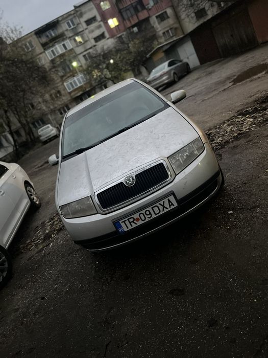 Vând mașina Skoda Fabia