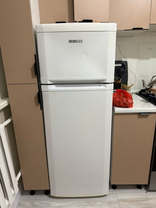 БУ Холодильник продаётся