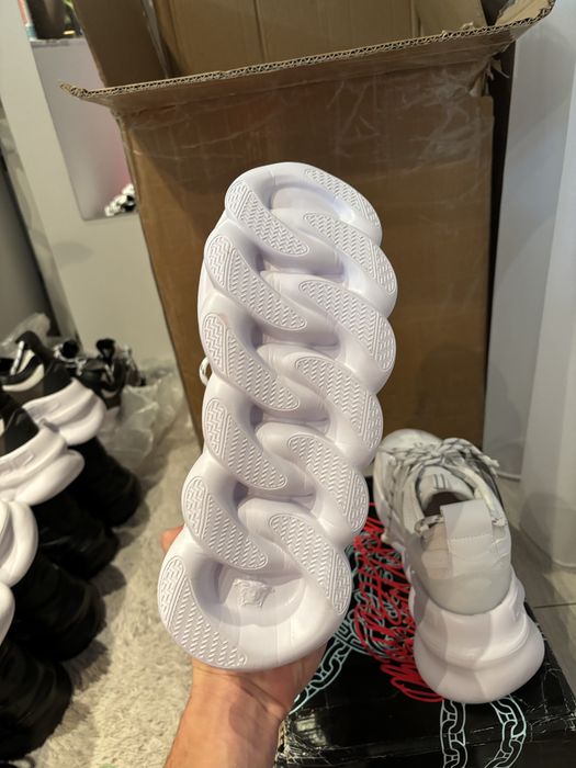Versace chain  reaction