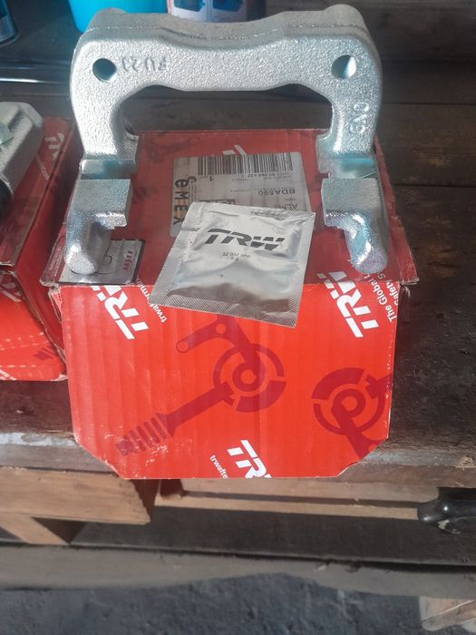 Продам передние супора. Новые. Торг.