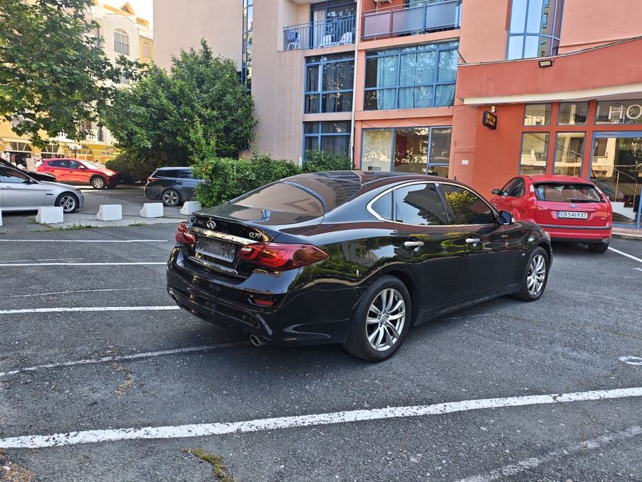 Продавам infinity Q70 - 3.7 - 334 hp - 2017 г. - 176 000 км
