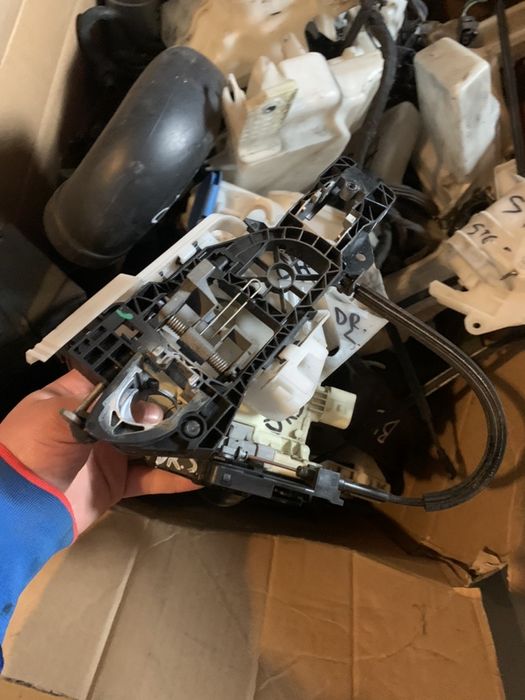 Broasca(incuietoare),spate pt passat b6,contramenere,manere,macarale