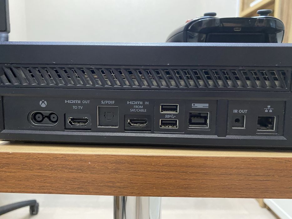 Xbox one с геймпадом