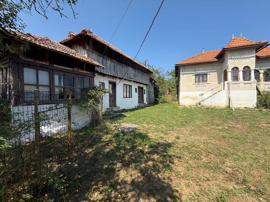 Casă tradițională cu teren generos și livadă – ideală pentru renovare