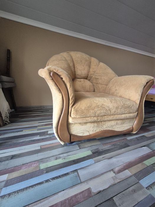 Масивен футьойл с дървени елементи