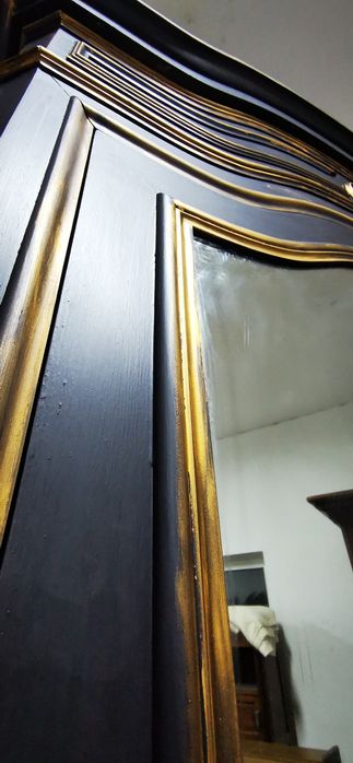 Mobilă vintage restaurat